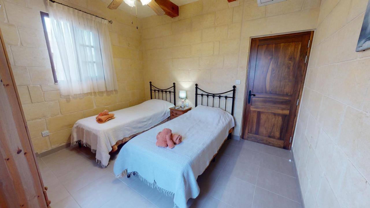 Qala Bed&Breakfast With Swimming Pool - Il-Wenniessa Exteriér fotografie