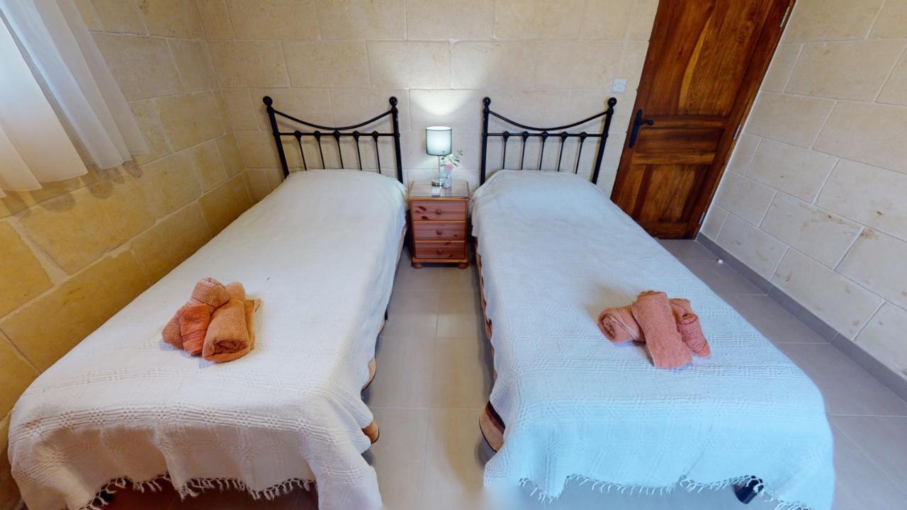Qala Bed&Breakfast With Swimming Pool - Il-Wenniessa Exteriér fotografie